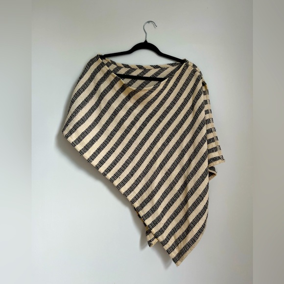 Poncho - handmade - Picture 1 of 2